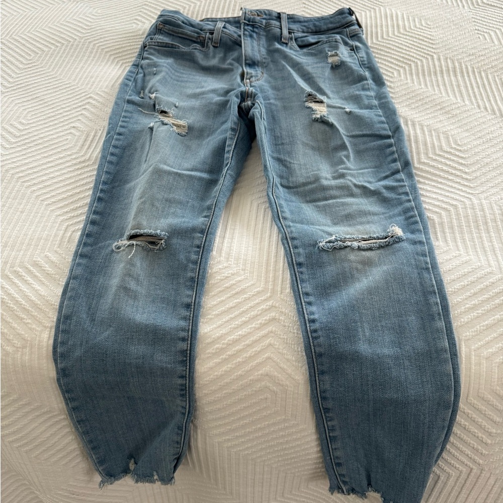Levi’s 721 high rise skinny with frayed hem